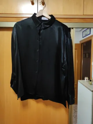 Camisa Bershka raso negra talla única