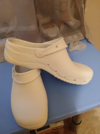 Zuecos blancos
