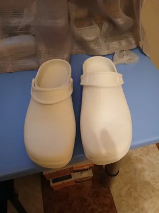 Zuecos blancos