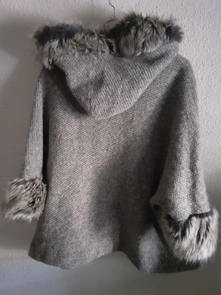 Abrigo Hug and Clau lana con capucha nuevo