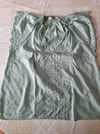 Blusa verde manga corta bordada