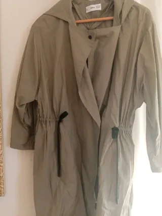 Parka verde Mango con capucha