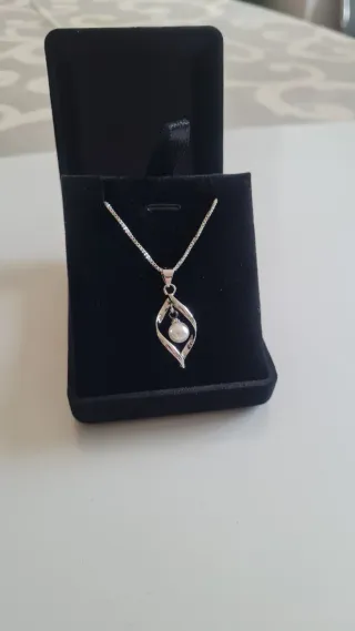 Collana con ciondolo perla