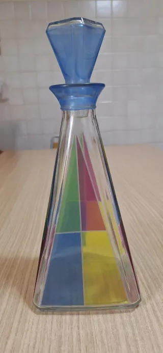 Bottiglia in vetro colorato con tappo