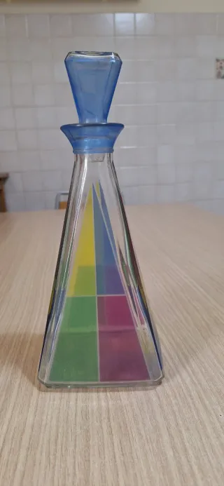 Bottiglia in vetro colorato con tappo