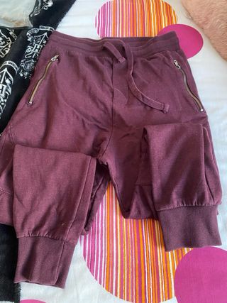 Pantalón chándal morado con cremalleras