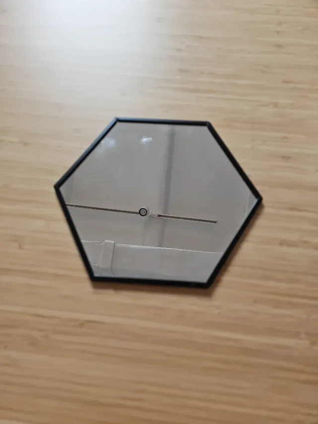 Espejo hexagonal de mesa. Posabotellas.