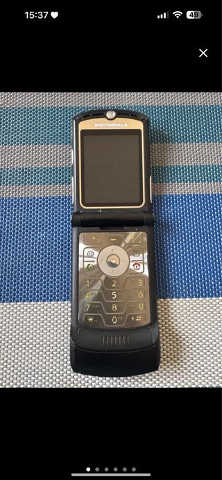 Telefono cellulare Motorola RAZR V3i, Nokia nero e rosa