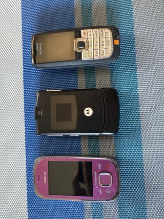 Telefono cellulare Motorola RAZR V3i, Nokia nero e rosa