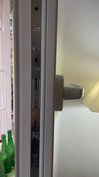 Ventana Kommerling con persiana