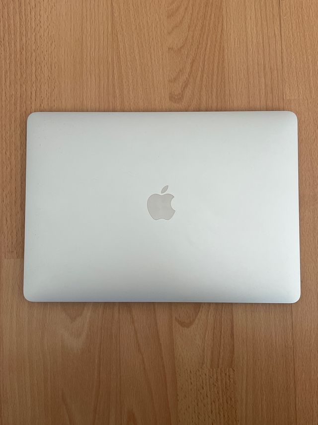 MacBook Air 1.1GHz Intel Core i5 Plata 2020