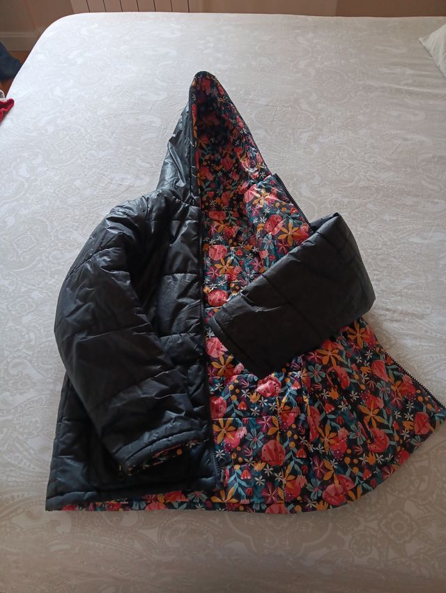 Anorak reversible con capucha