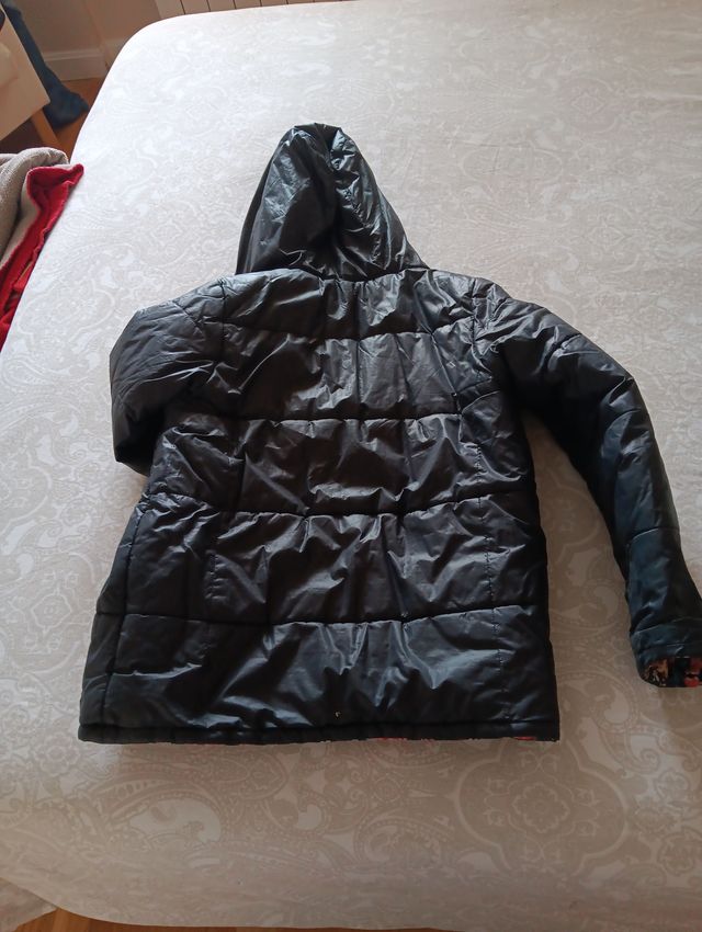 Anorak reversible con capucha