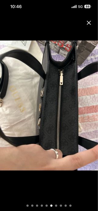 Bolso Guess Negro/Gris Monogram