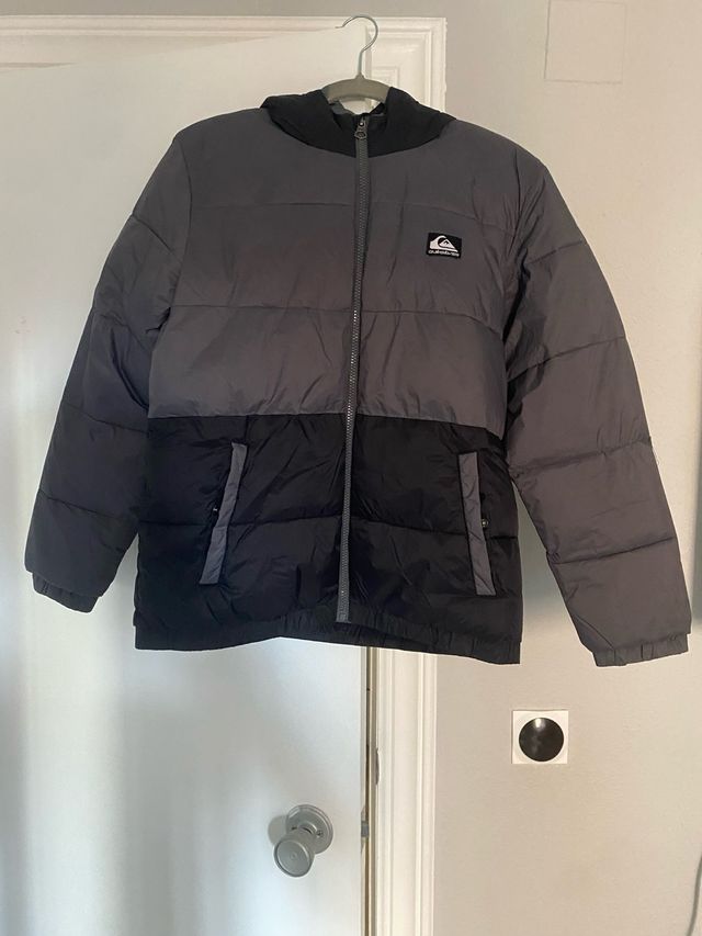 Chaqueta Quiksilver gris y negra