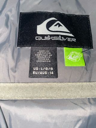 Chaqueta Quiksilver gris y negra