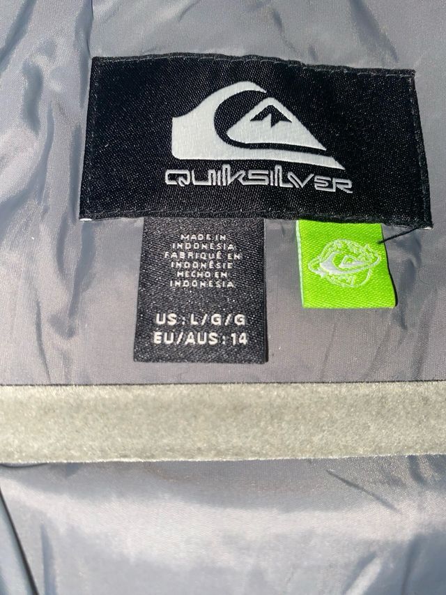 Chaqueta Quiksilver gris y negra