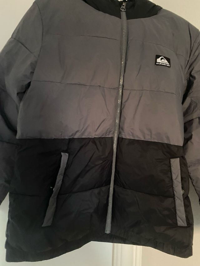 Chaqueta Quiksilver gris y negra