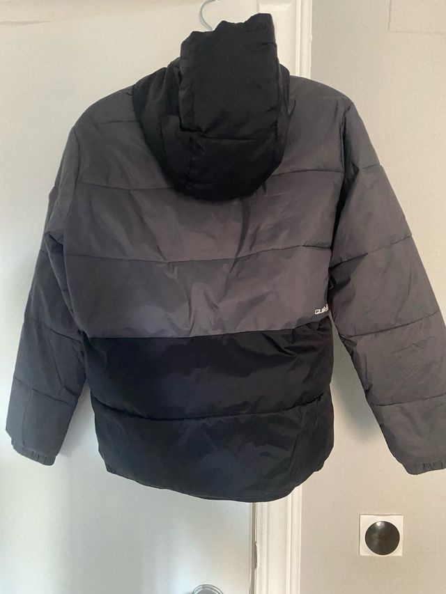 Chaqueta Quiksilver gris y negra