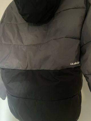 Chaqueta Quiksilver gris y negra