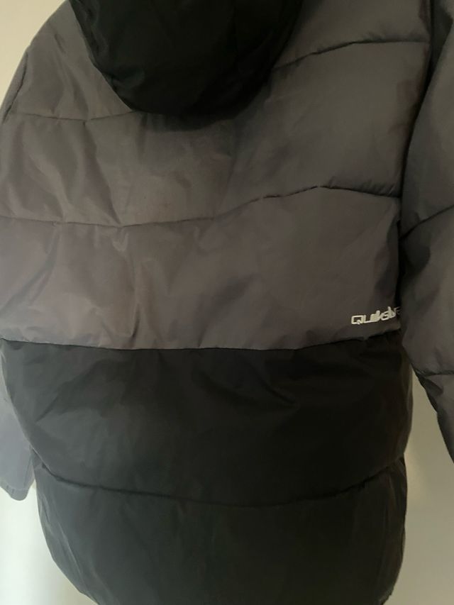 Chaqueta Quiksilver gris y negra