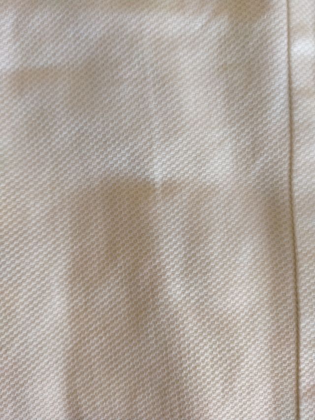 Falda blanca con botones negros