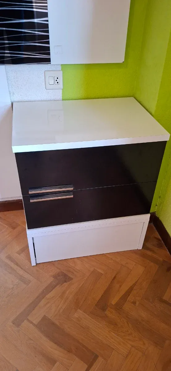 Mesita de noche moderna blanca y negra