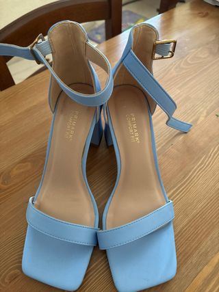 Sandalias azules tacón Primark