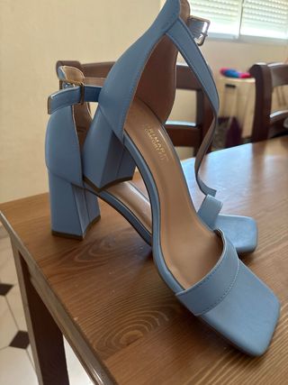Sandalias azules tacón Primark