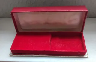 Estuche Reloj Omega Rojo.