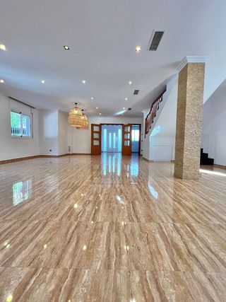 Chalet en alquiler en Montmar en Castelldefels