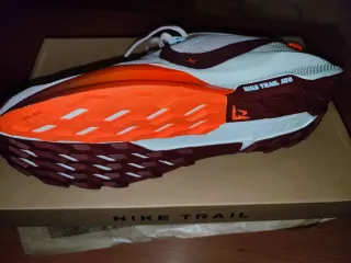 Zapatillas Nike Trail Running Naranja y salmón 