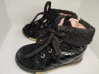 Scarpe bambina marchio Averis nere lucide