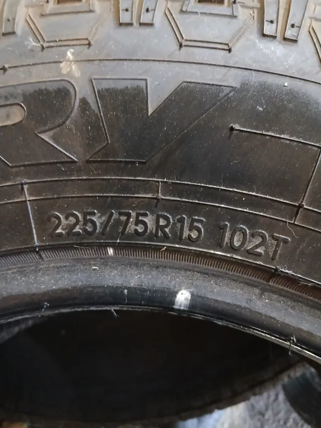 Neumáticos 225/75 R15