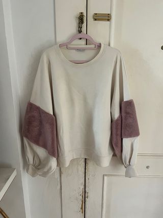 Sudadera Zara blanco y malva Talla L