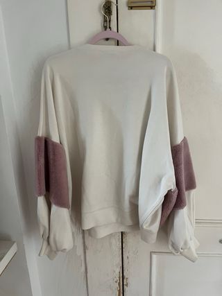 Sudadera Zara blanco y malva Talla L