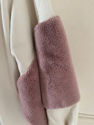 Sudadera Zara blanco y malva Talla L