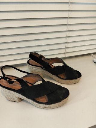 Sandalias cuña negras esparto
