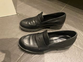 Zapatos chica T39 Cuero Negro marca petra