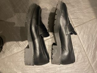 Zapatos chica T39 Cuero Negro marca petra