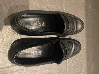 Zapatos chica T39 Cuero Negro marca petra