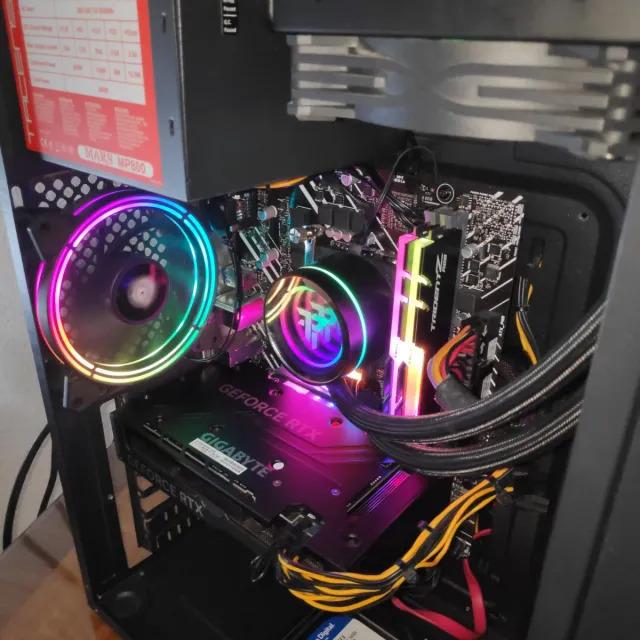 PC I7 12700K, 16 GB, RTX 4060 A 16 GB.