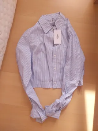 Camisa Stradivarius Rayas Azules y Blancas