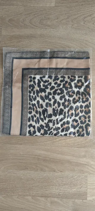 Pañuelo de cuello estampado leopardo