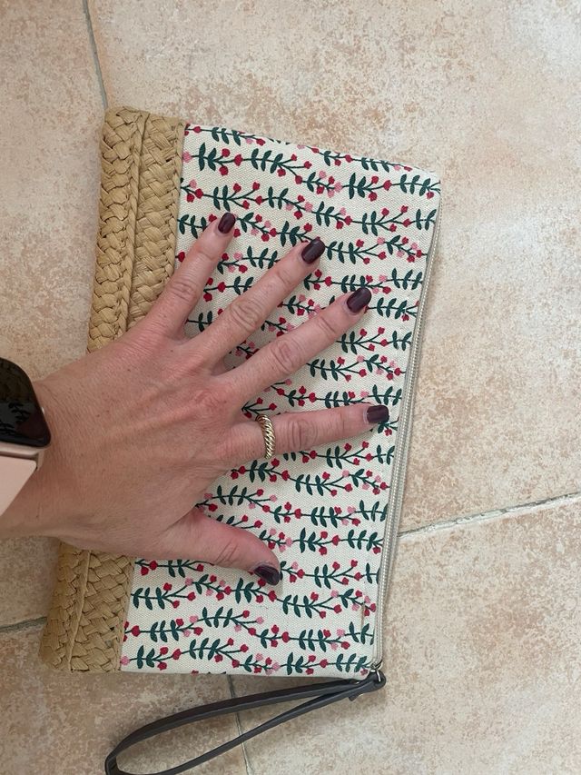 Cartera de esparto con flores