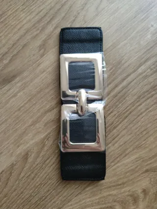 Cinturón negro extensible precintado