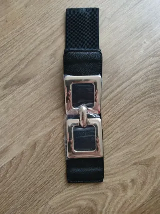 Cinturón negro extensible precintado