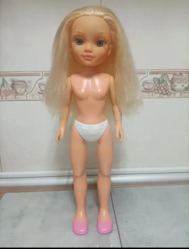 Muñeca Barbie rubia.