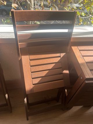 Mesa y 2 sillas terraza IKEA madera