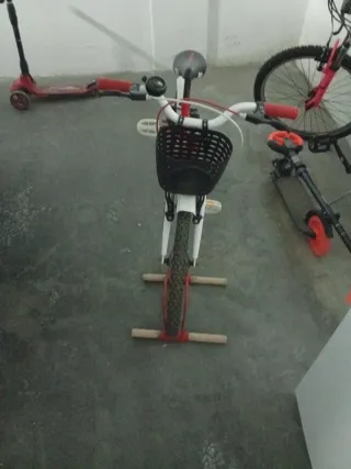 Bicicleta infantil con cesta
